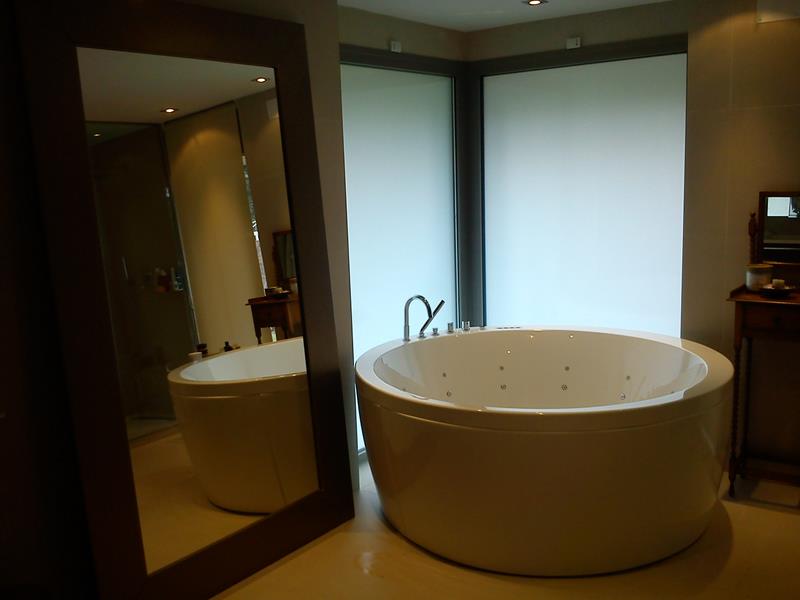 Reforma de baño de lujo realizada por Asfer